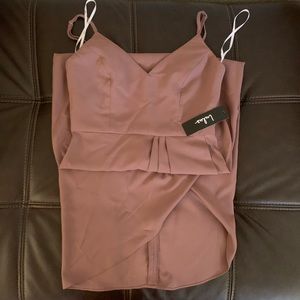 Lulu’s mauve dress